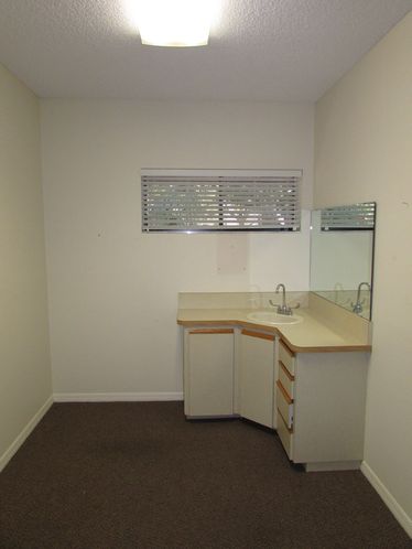 GREAT BUILDING TO BUY OR LEASE!: 1991 Hyde Park St, Sarasota, FL 34239